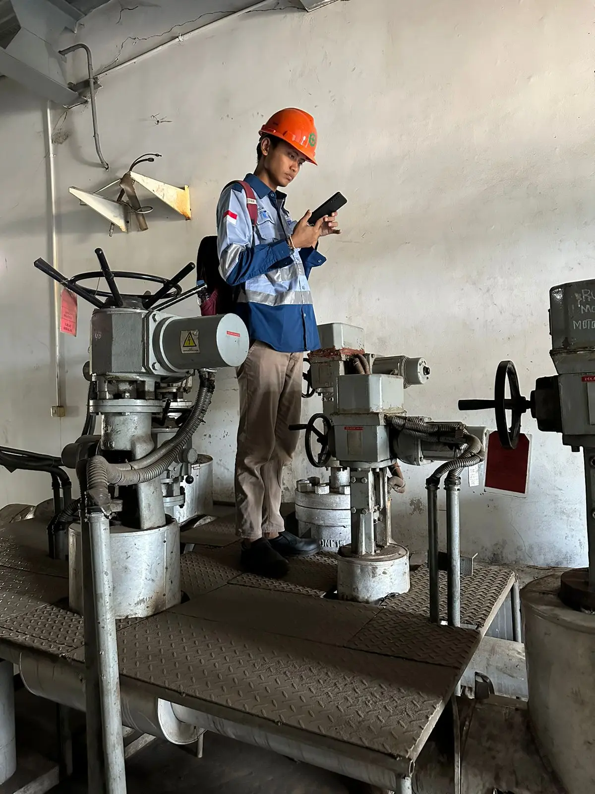 Teknisi TSI service aktuator auma di Indonesia Power Jeranjang, Lombok Barat