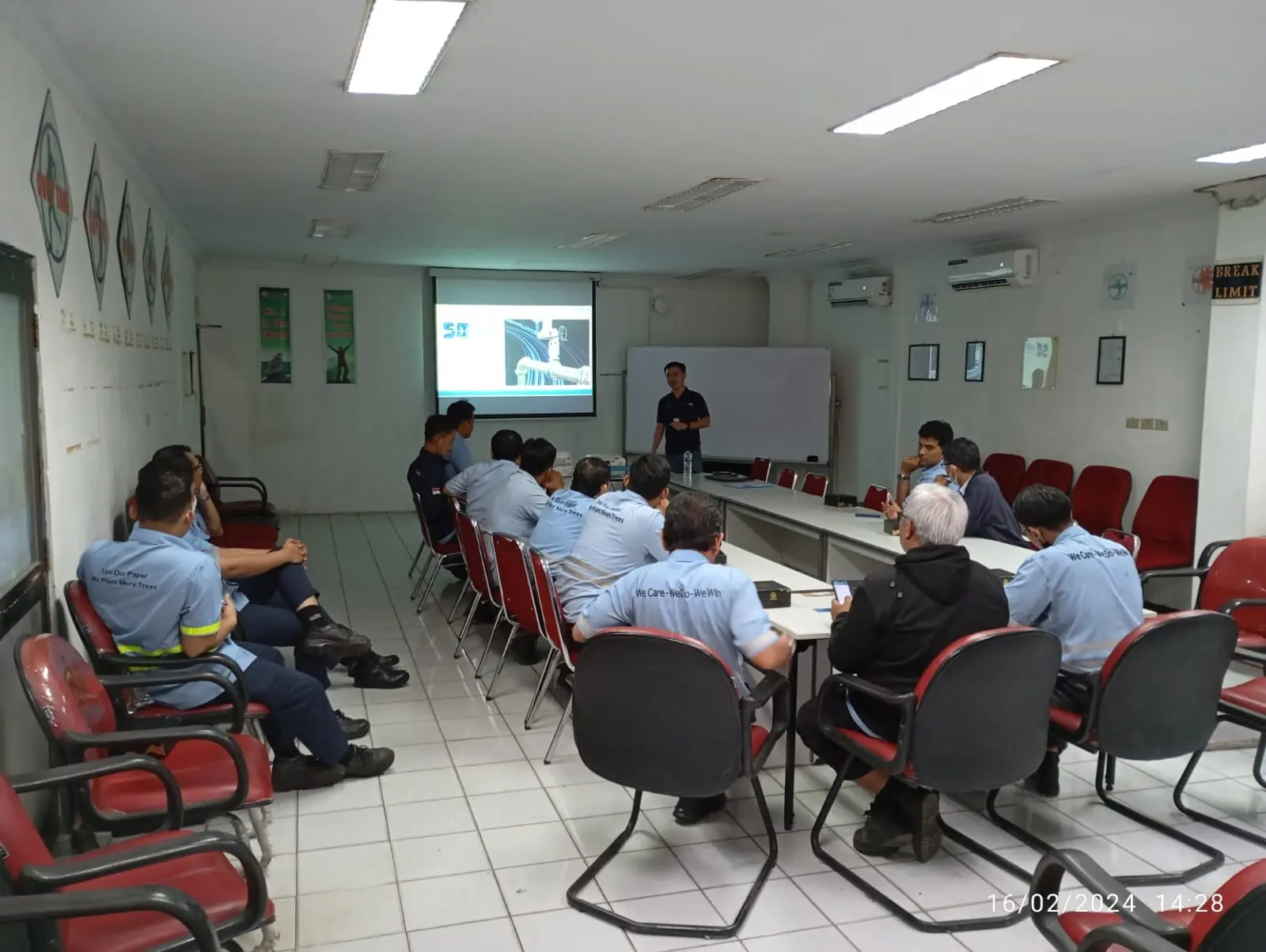 Teknisi TSI training aktuator auma di Refinery Unit II Dumai
