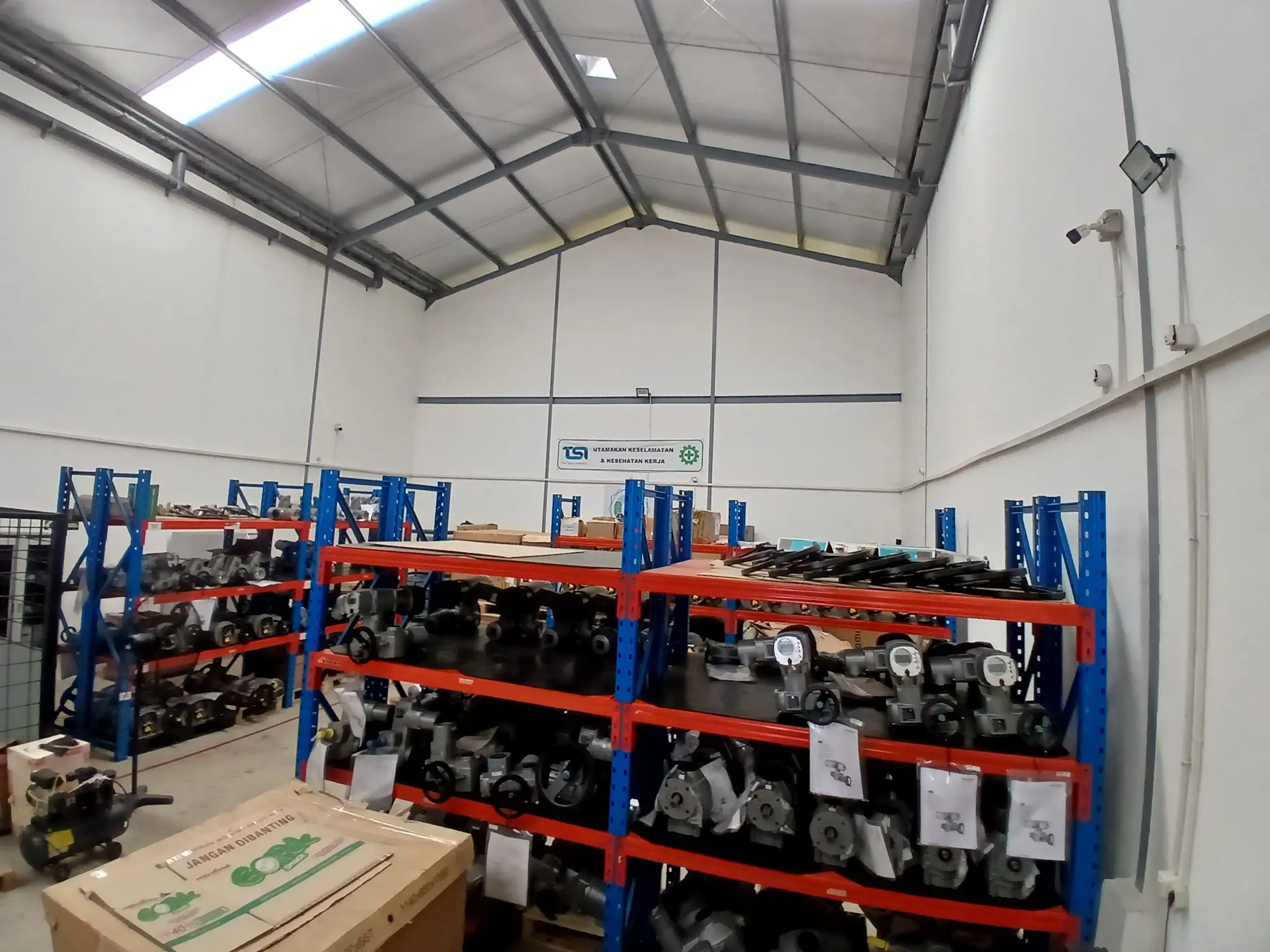 Warehouse dan stok unit TSI di CIP Gamma 33, Sidoarjo