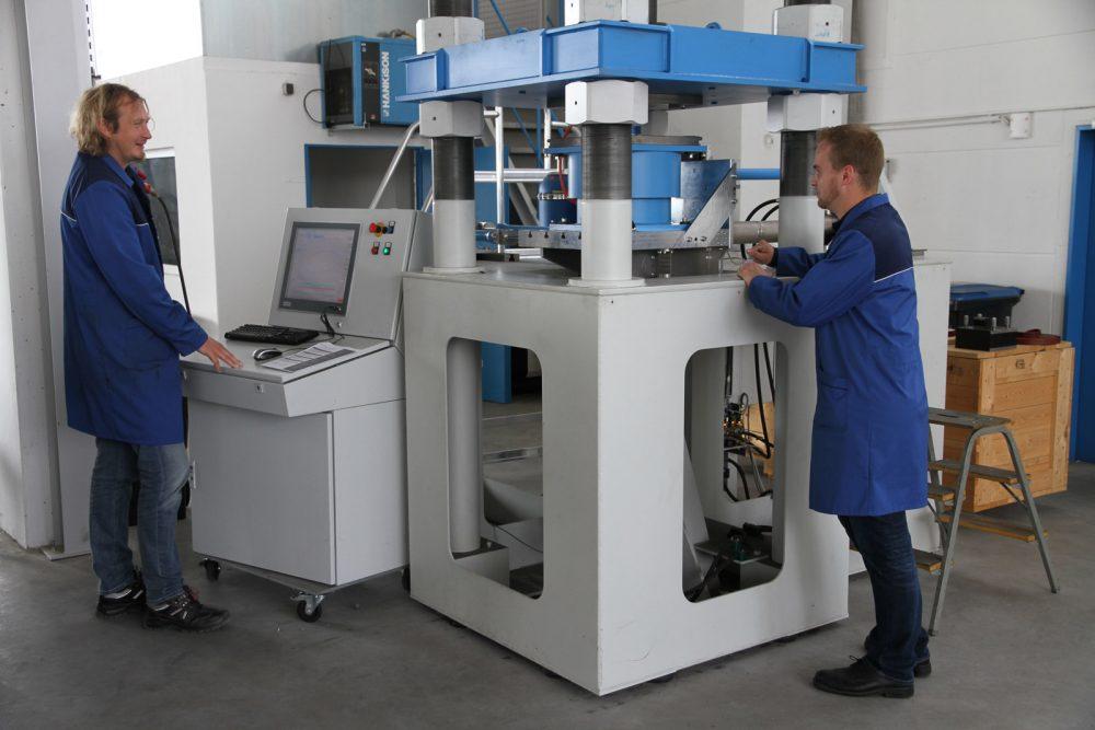 Pengujian viscoelastic damper LISEGA type 3D