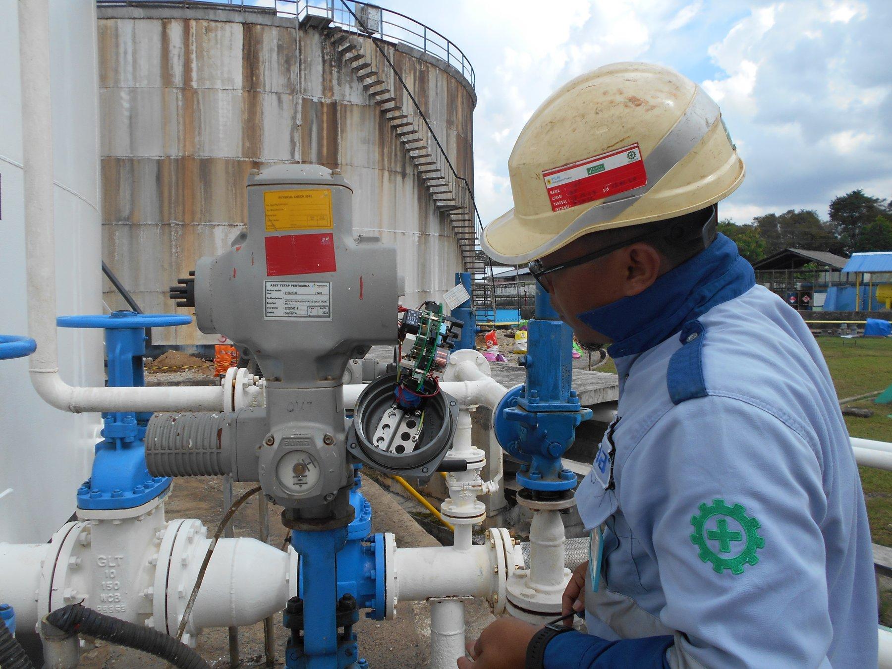 Instalasi aktuator AUMA di Fuel Terminal Samarinda