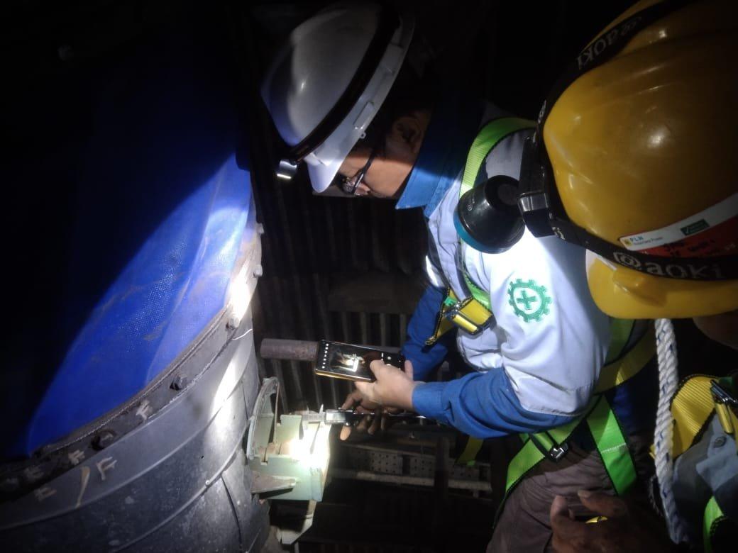 Teknisi TSI melakukan service aktuator AUMA on-site di PLTU Tenayan