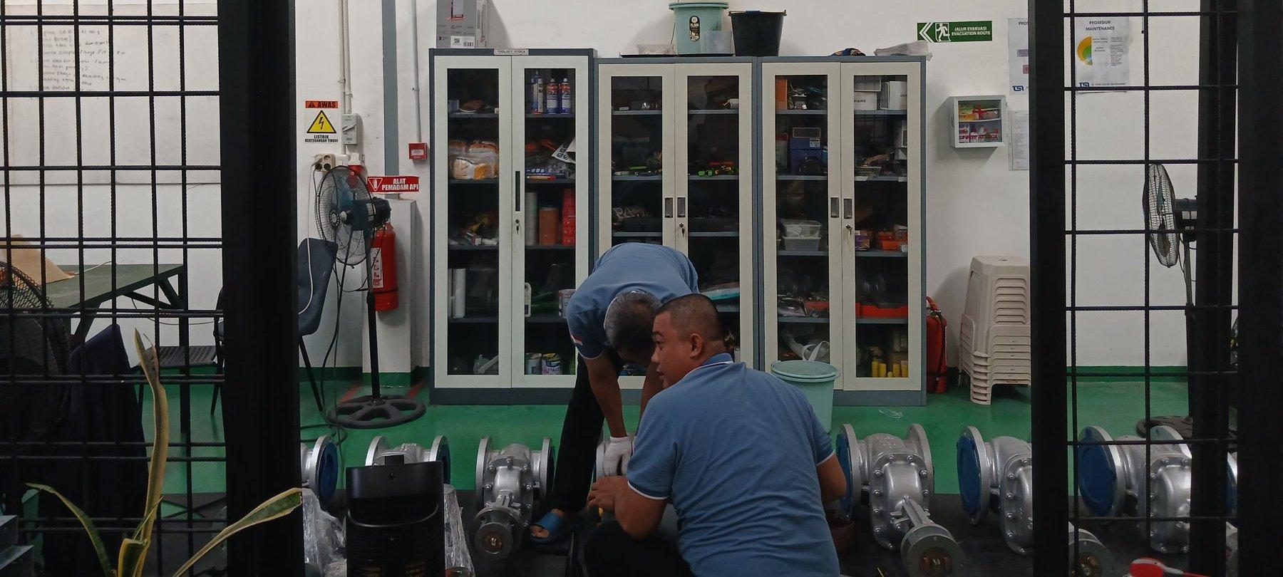 Aktivitas overhaul di workshop TSI, Sidoarjo