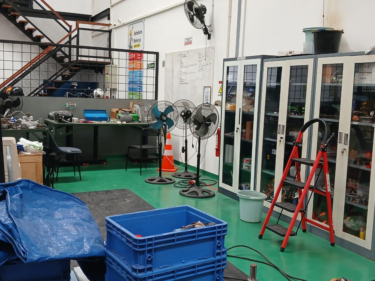 Area kerja dan tools workshop TSI