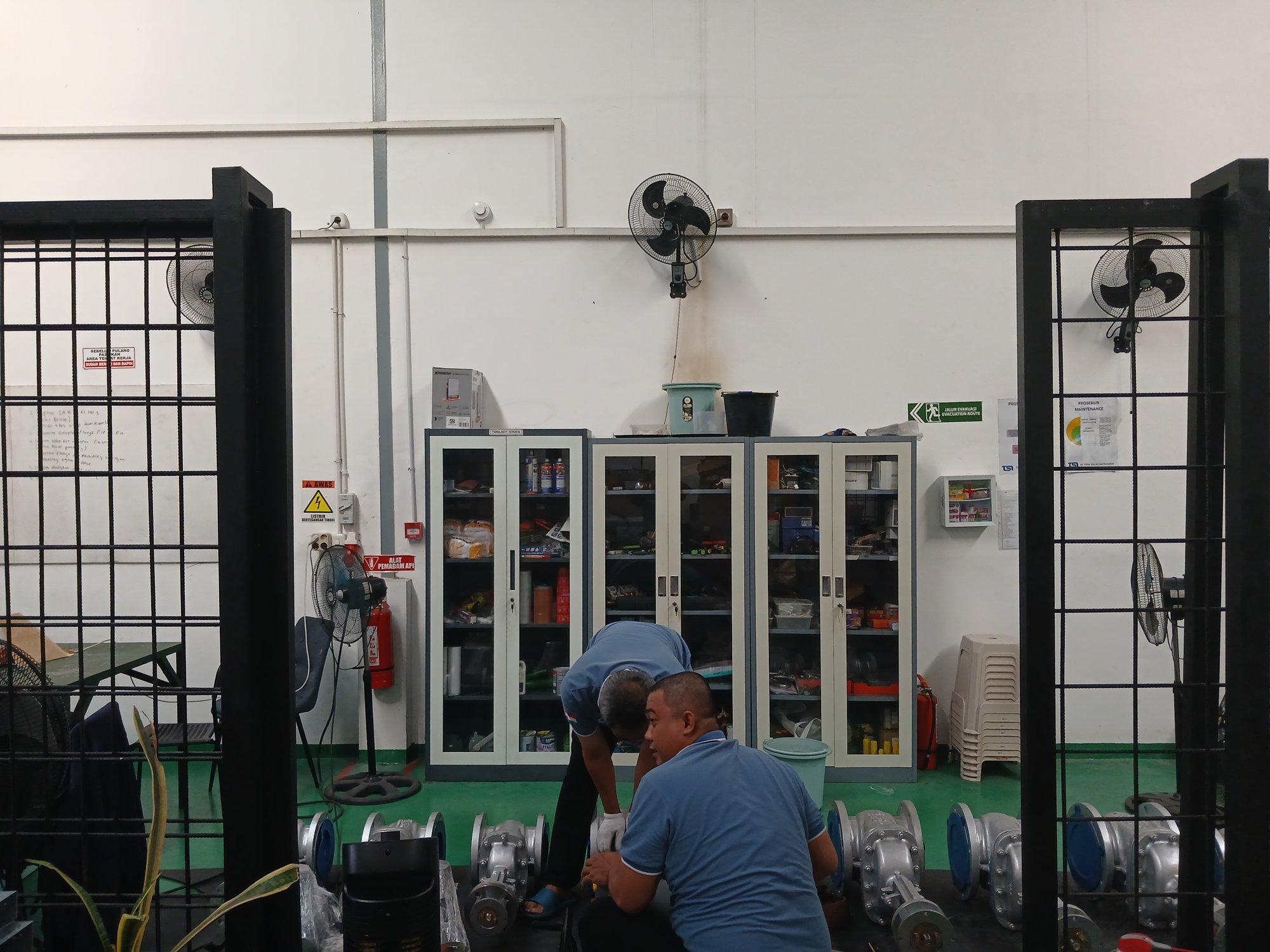 Overhaul aktuator di workshop TSI, Sidoarjo